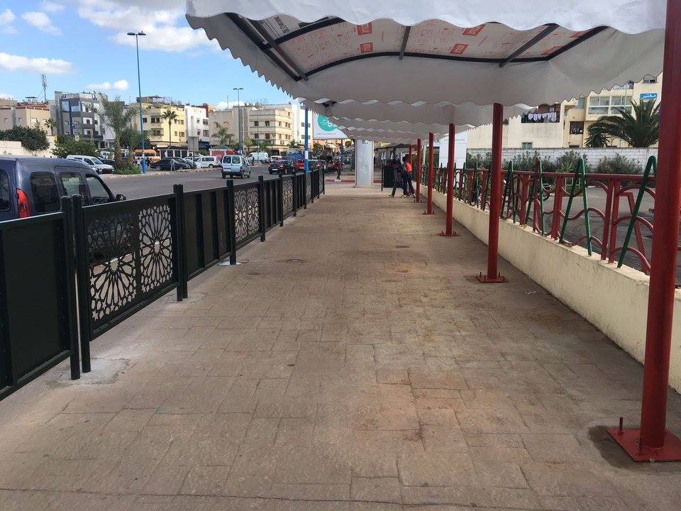 نماذج من الحواجز الحديدية لتهيئة الأرصفة بالمدينة