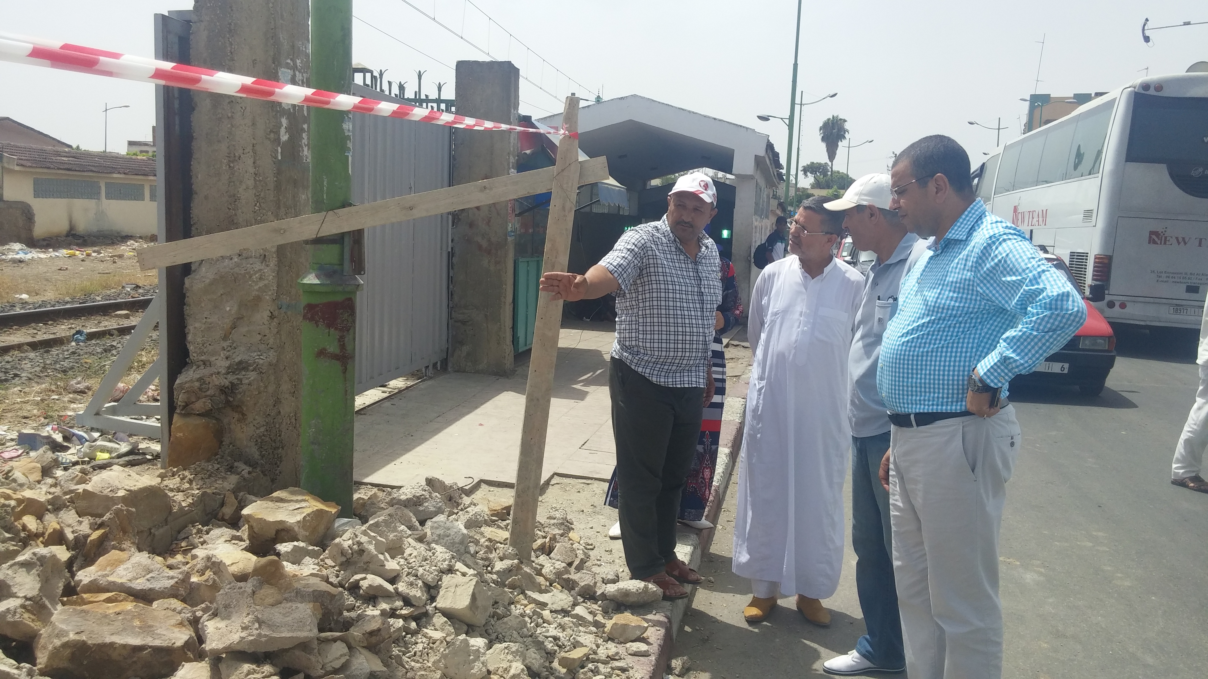 إنطلاق هدم السور العازل للسكة الحديدية