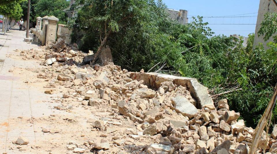الشروع في إزالة المنازل ايلة للسقوط المتعلقة بتهيئة الممر السككي بمدينة القصر الكبير
