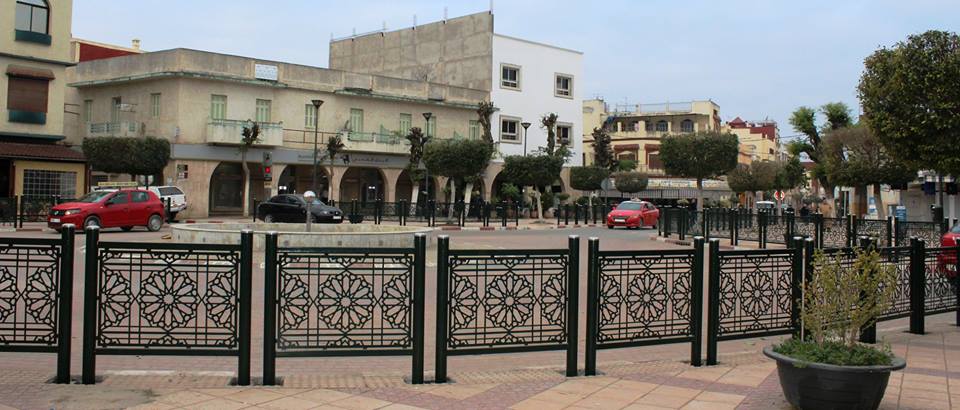 إقامة حواجز أرصفة بشوارع المدينة