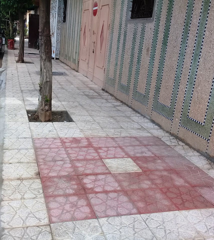 تهيئة الأرصفة بالزليج