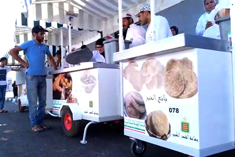 دعم باعة جائلين بعربات في مدينة القصر الكبير