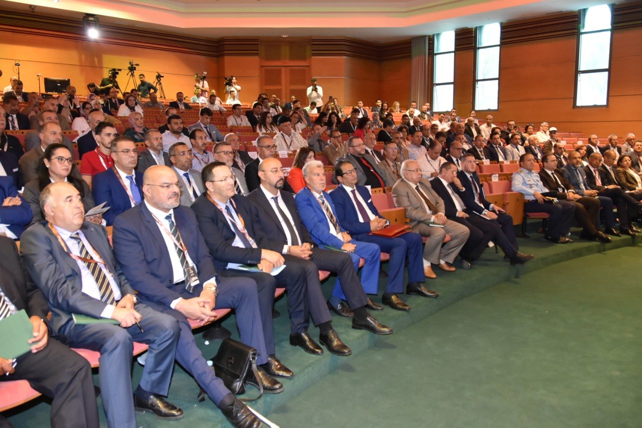 حضور رئيس المجلس الجماعي أشغال الحوار الوطني حول الإسكان والتعمير بطنجة