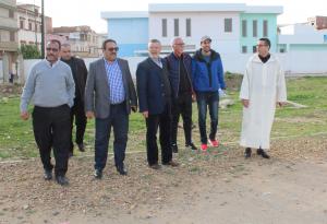 المدير التقني الوطني للجامعة الملكية لكرة القدم عبد الناصر لاركيط في زيارة لمدينة القصر الكبير